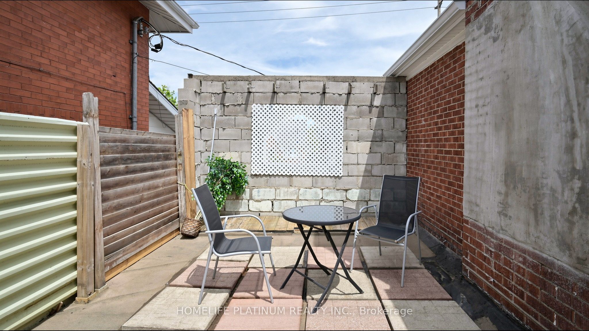 287 Courtland Avenue E Property Photo 41