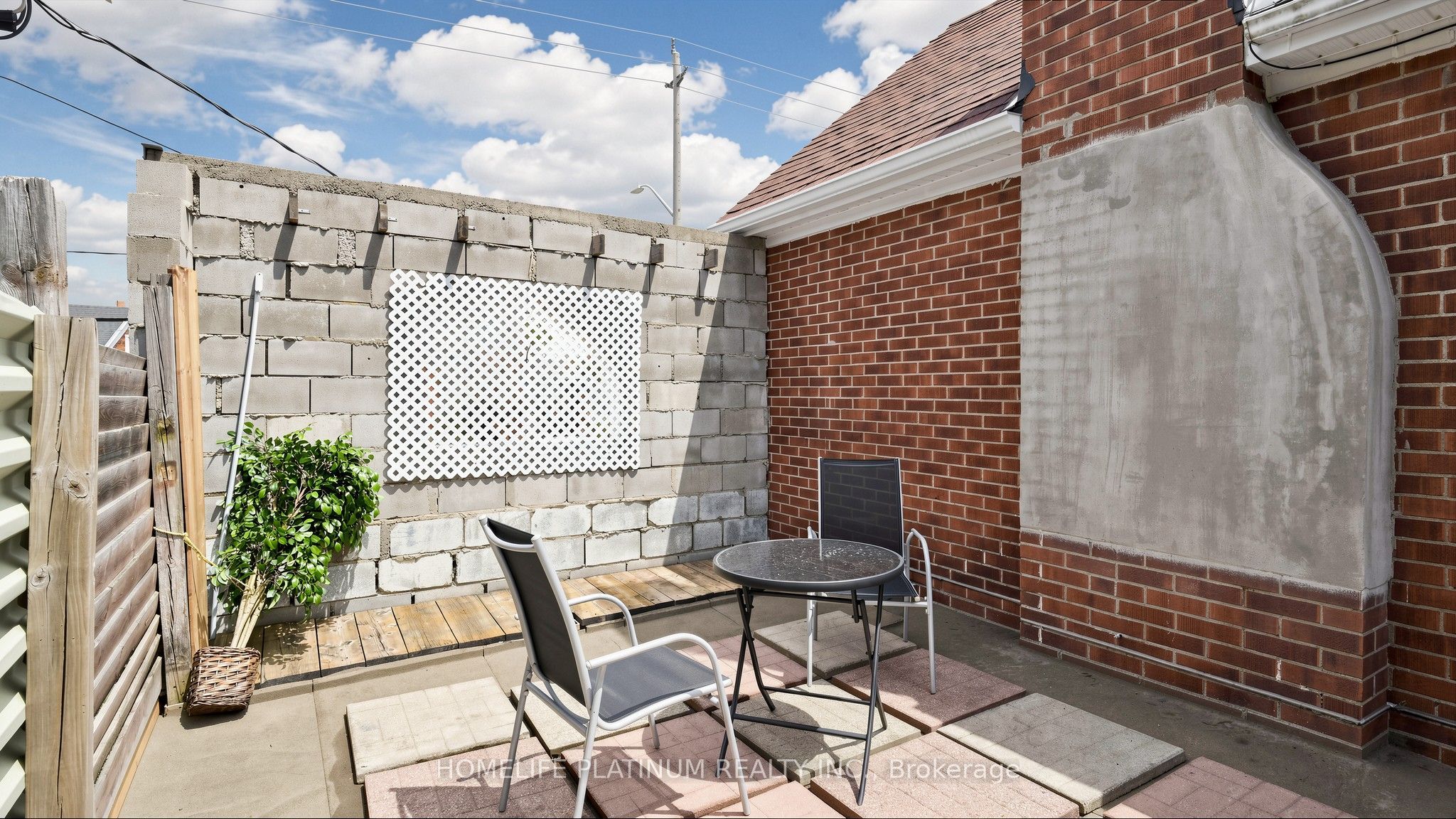 287 Courtland Avenue E Property Photo 42