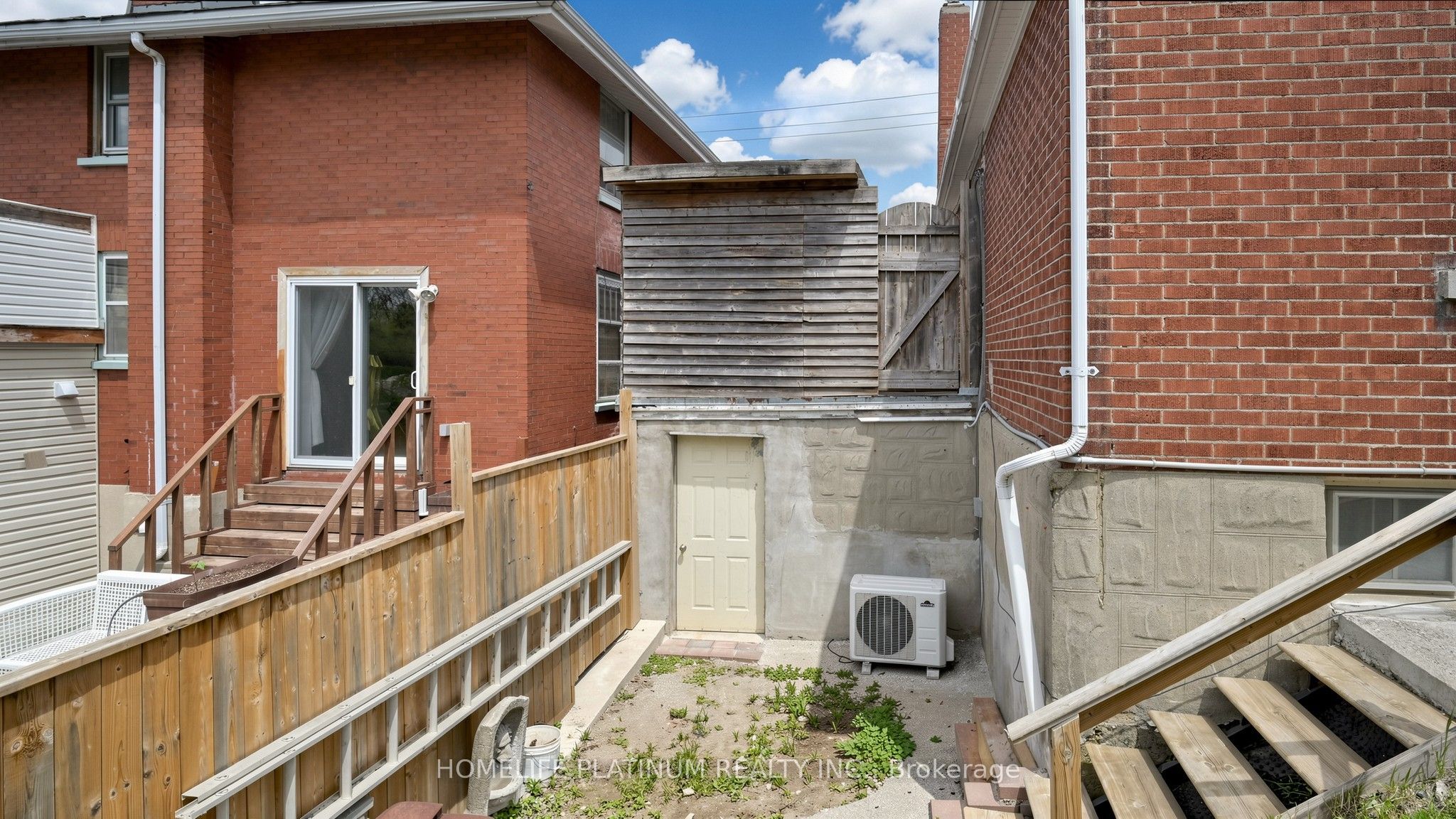 287 Courtland Avenue E Property Photo 44
