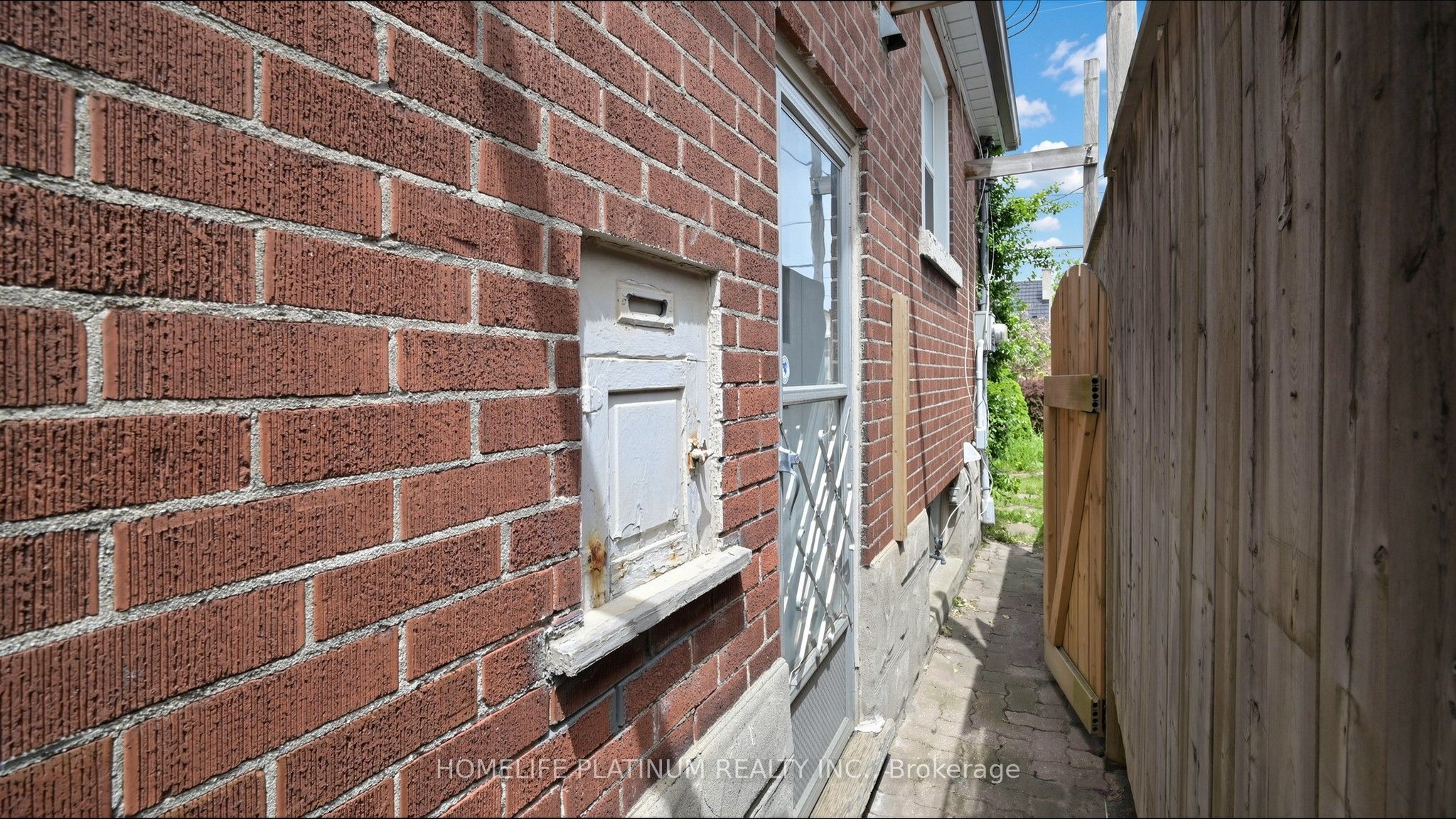 287 Courtland Avenue E Property Photo 45