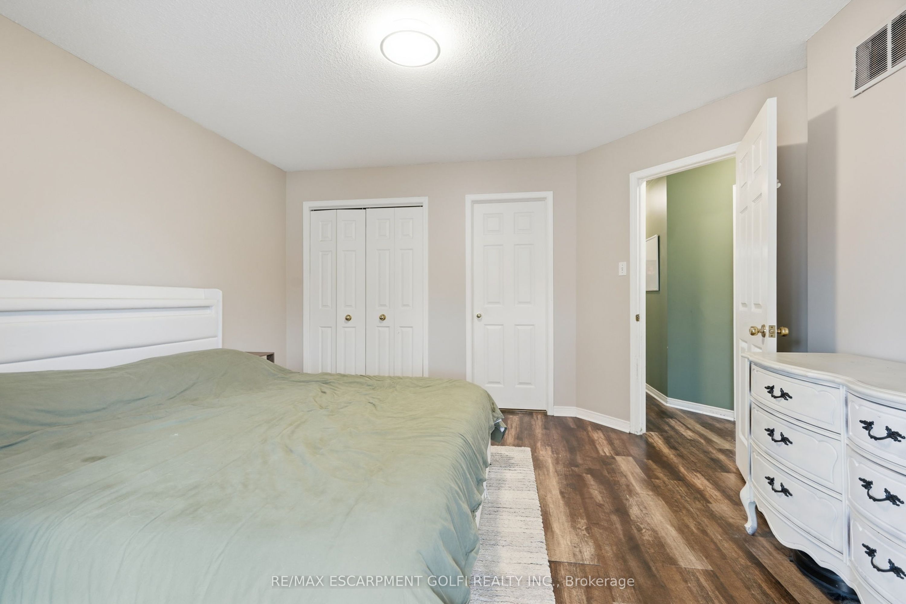 13 Golden Acres Drive Property Photo 12