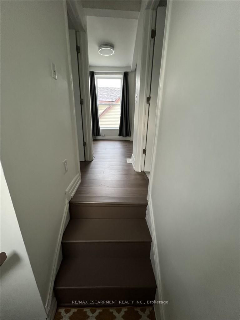 1164 Cannon Street E Upper Property Photo 3