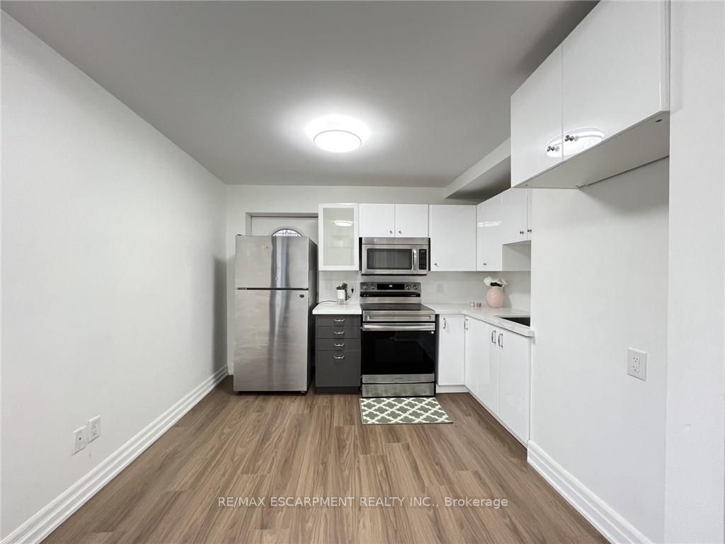 1164 Cannon Street E Upper Property Photo 4