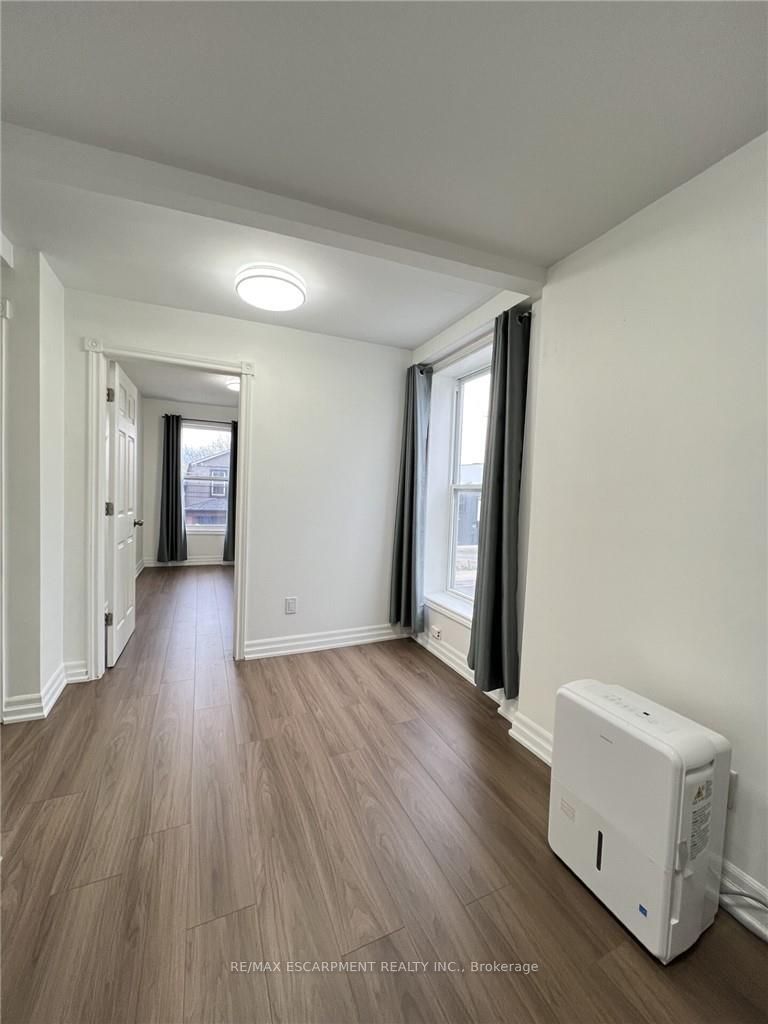 1164 Cannon Street E Upper Property Photo 6