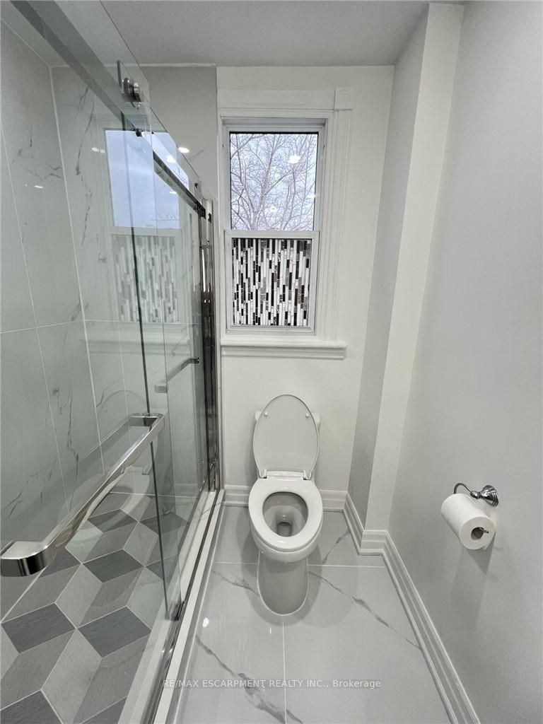 1164 Cannon Street E Upper Property Photo 7