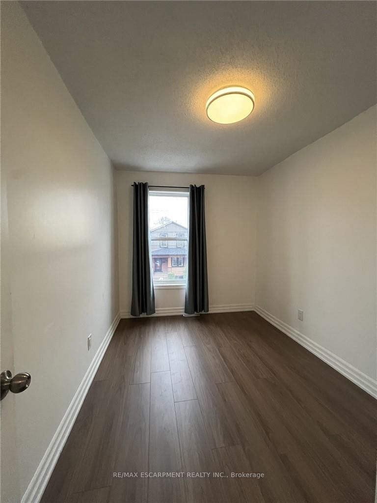 1164 Cannon Street E Upper Property Photo 9