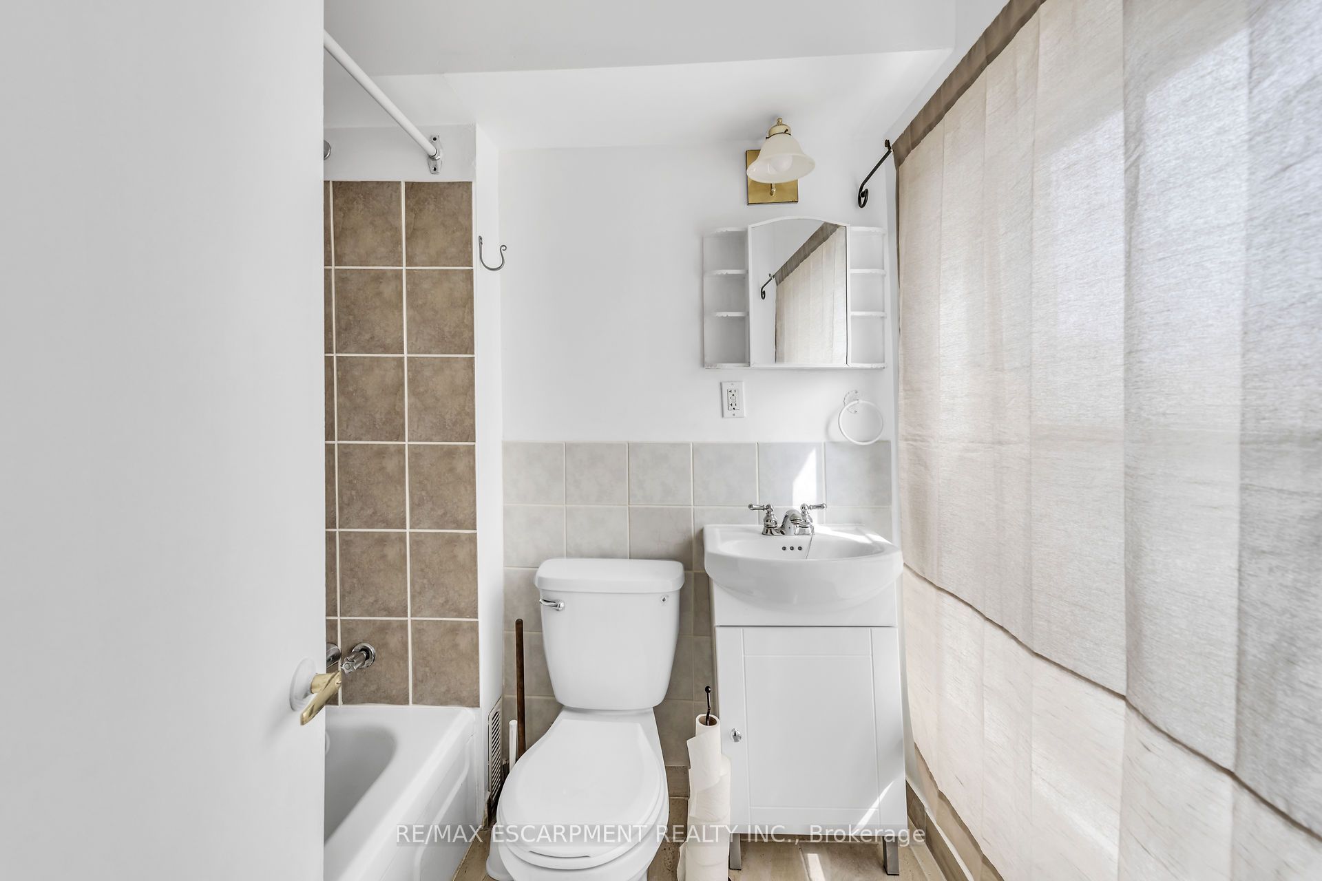 1367 Cannon Street E Property Photo 28