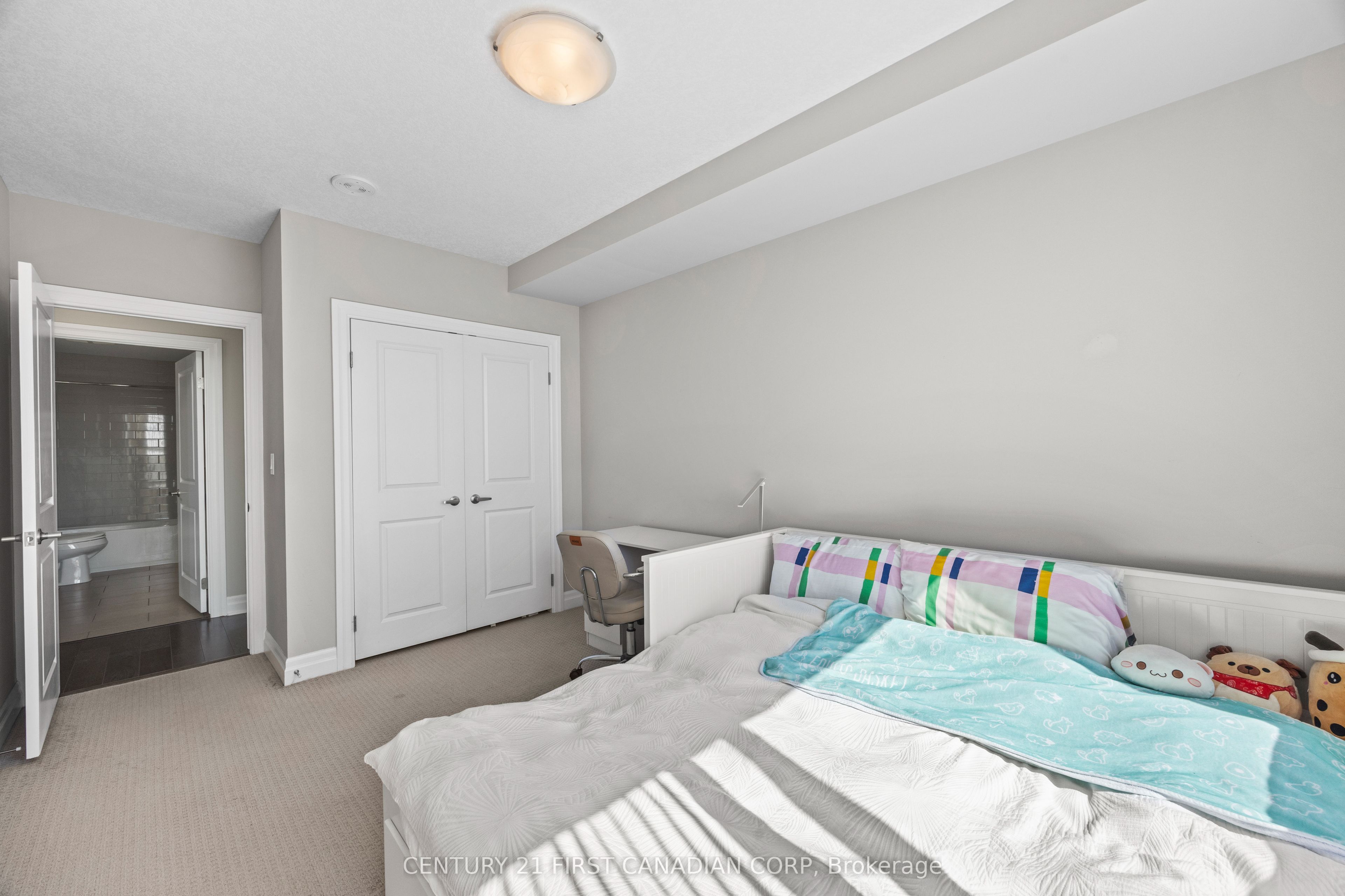 240 Village Walk Boulevard 605 Property Photo 27