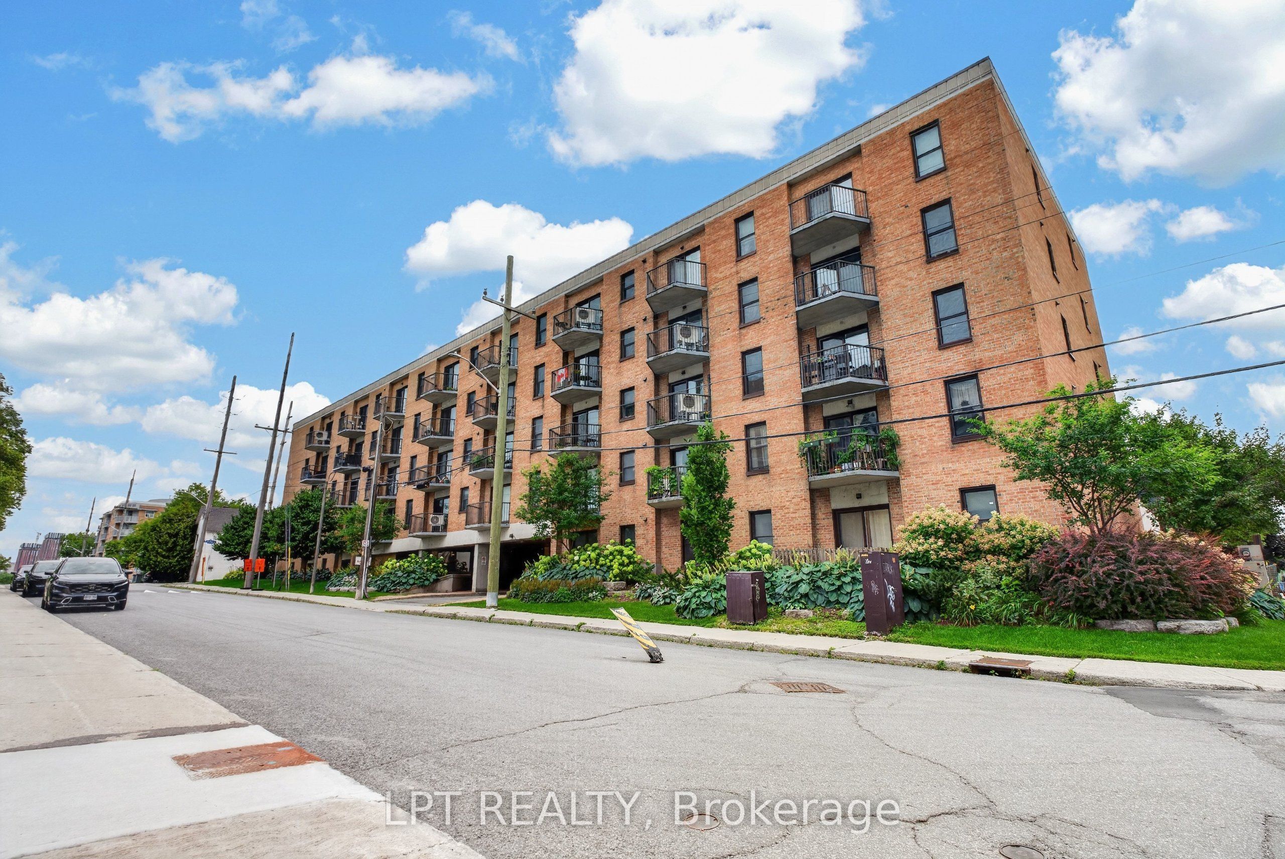 50 Burnside Avenue 203 Property Photo 1