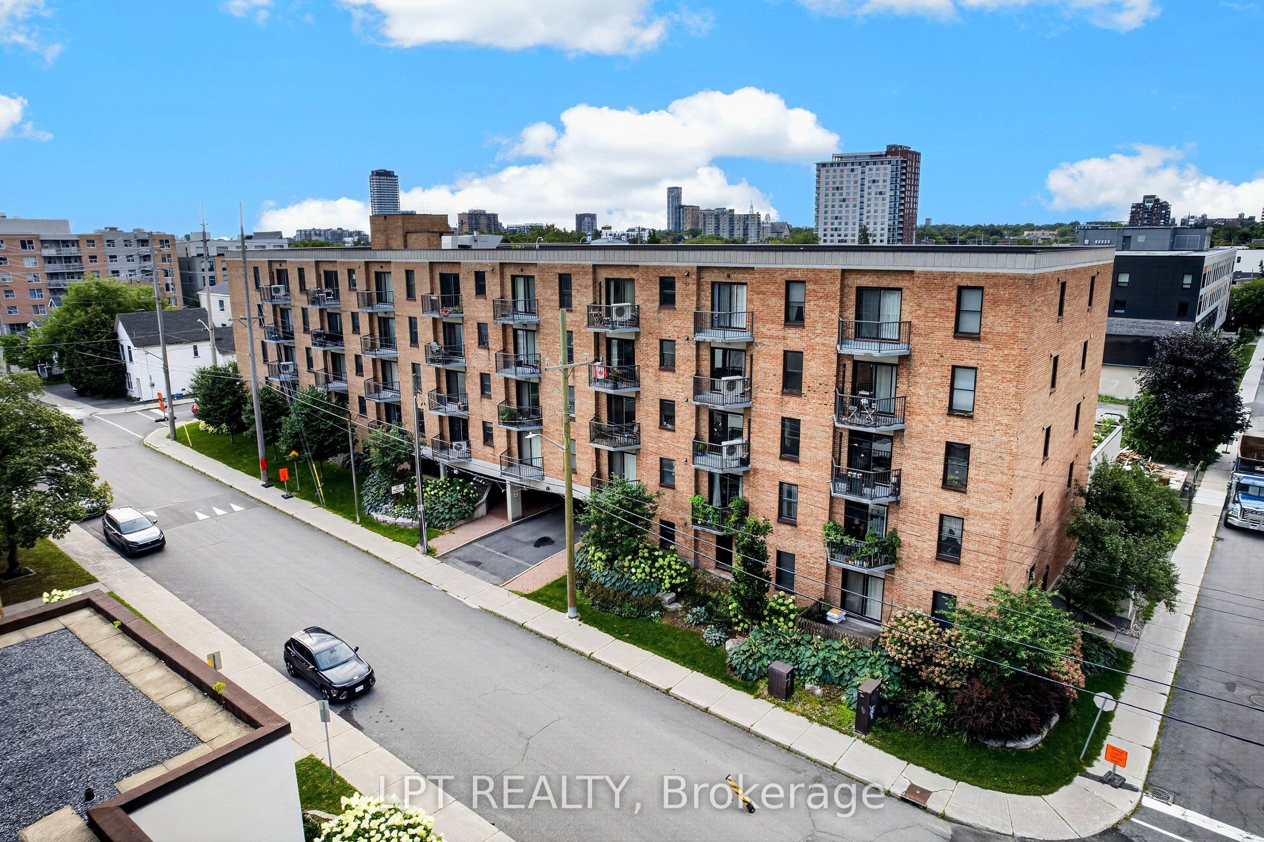 50 Burnside Avenue 203 Property Photo 2