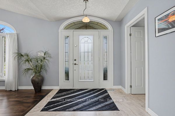 8 Upton Court Property Photo 4