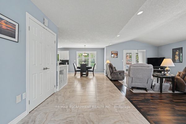 8 Upton Court Property Photo 5
