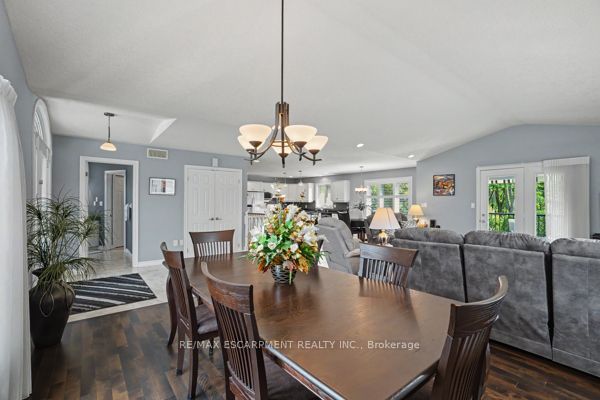 8 Upton Court Property Photo 6