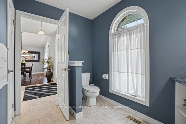 8 Upton Court Property Photo 21