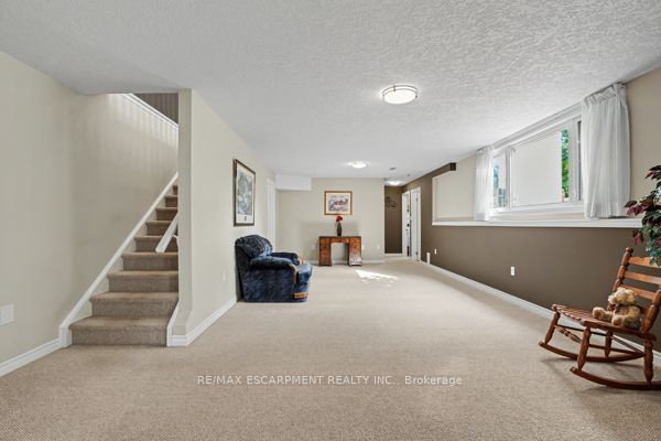 8 Upton Court Property Photo 29