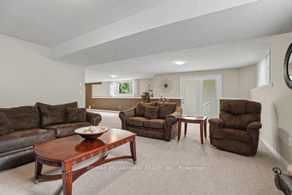 8 Upton Court Property Photo 31
