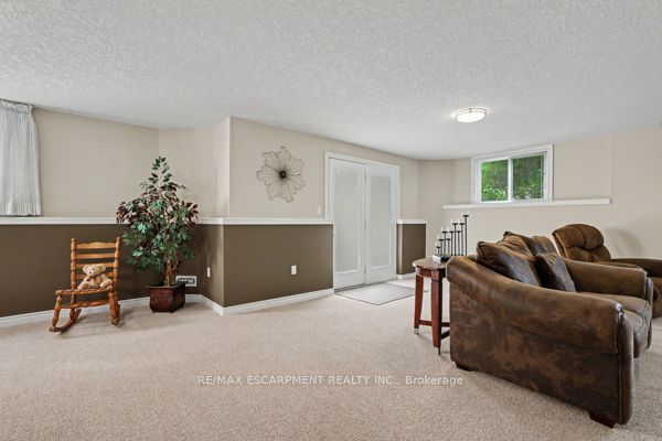 8 Upton Court Property Photo 32