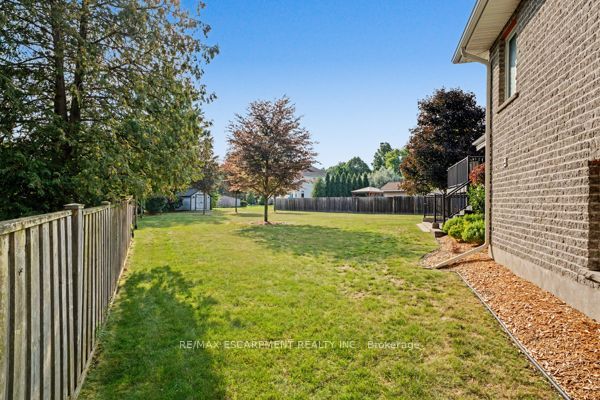 8 Upton Court Property Photo 39
