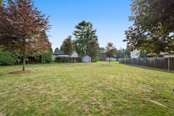 8 Upton Court Property Photo 40