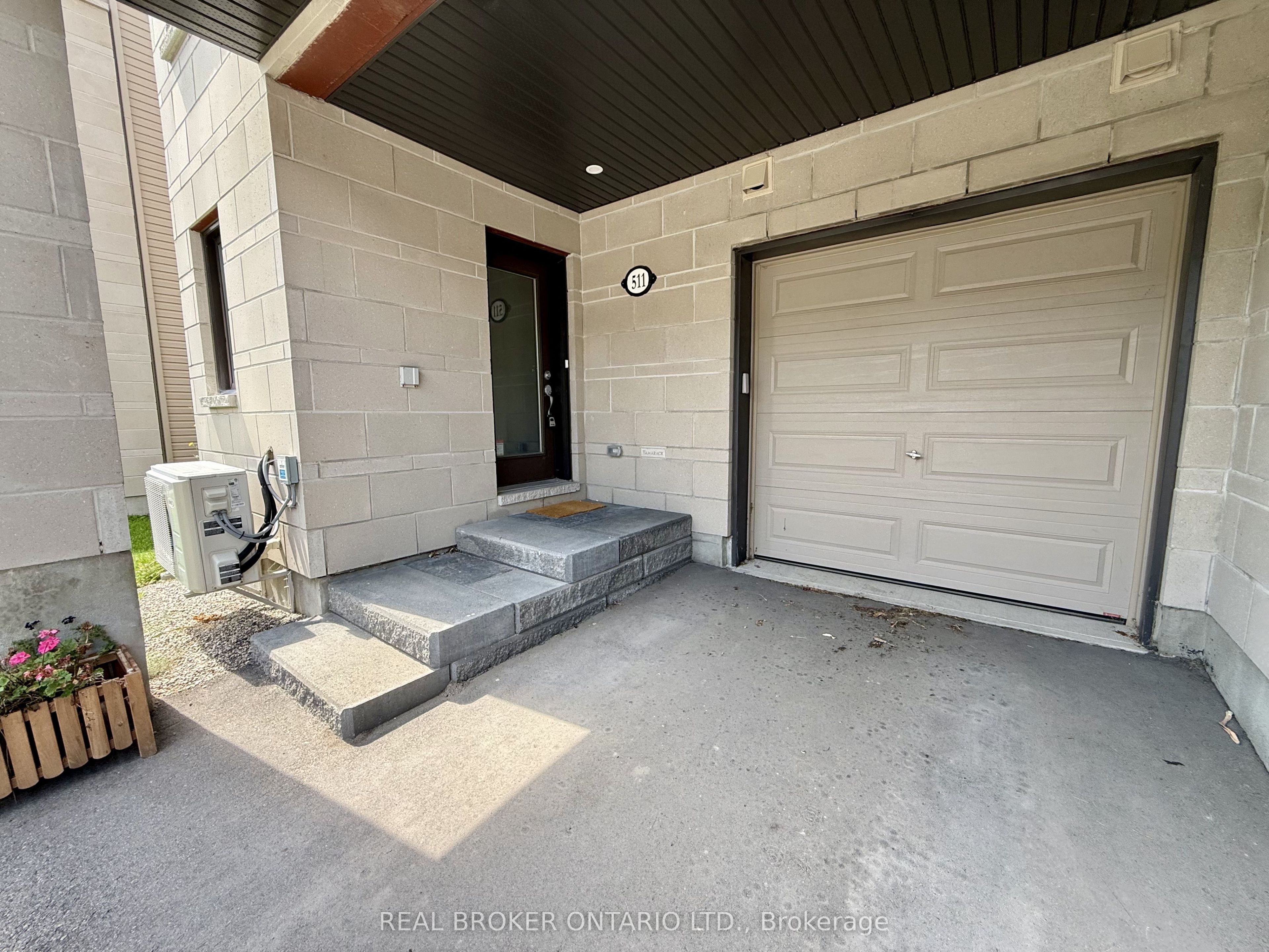 511 Stadacone Row Property Photo 2