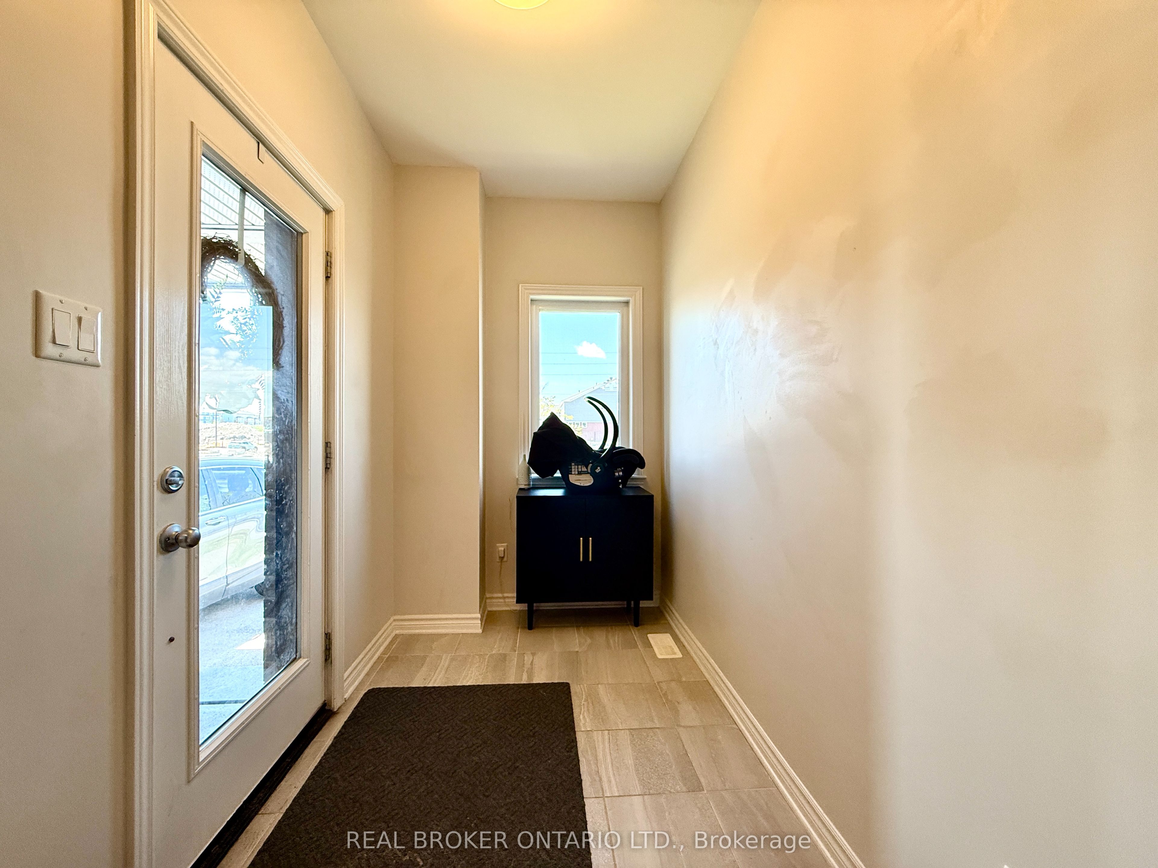 511 Stadacone Row Property Photo 3