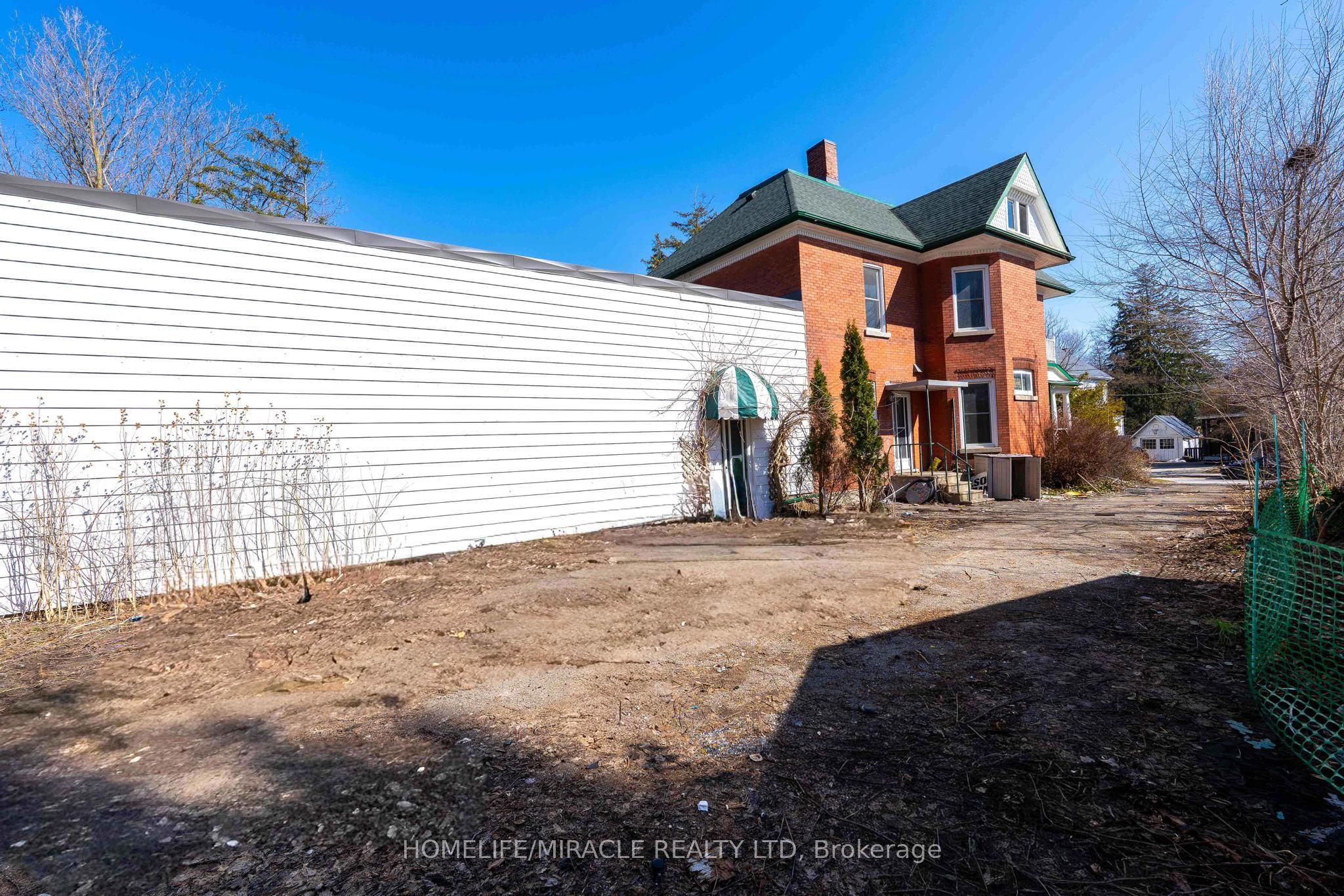 114 Frances Street Property Photo 33