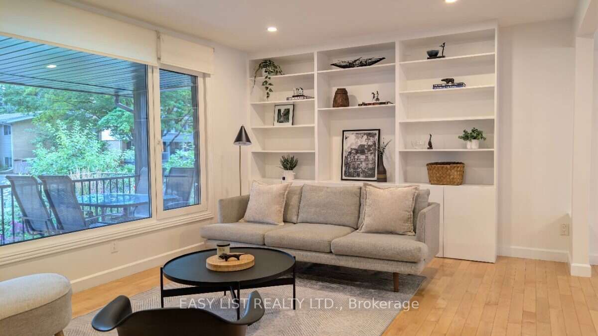 1895 Savoy Place Property Photo 4