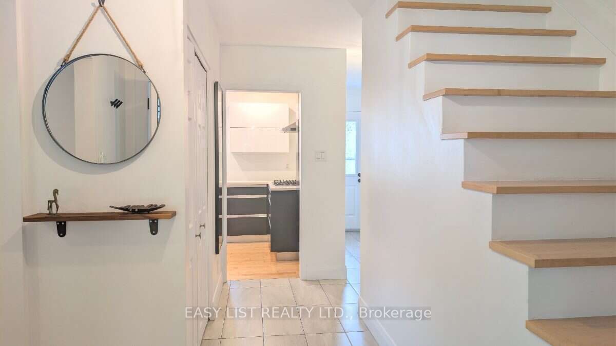 1895 Savoy Place Property Photo 6