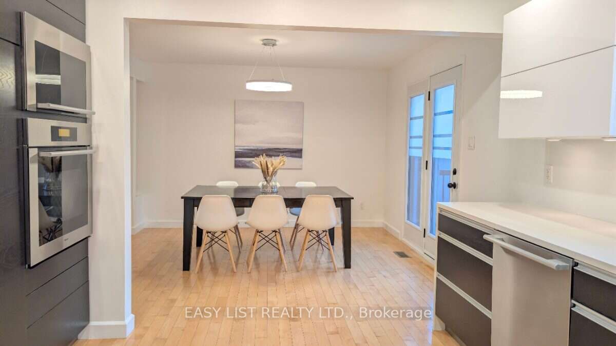 1895 Savoy Place Property Photo 8