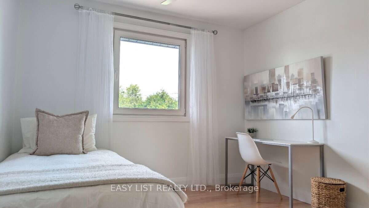 1895 Savoy Place Property Photo 25