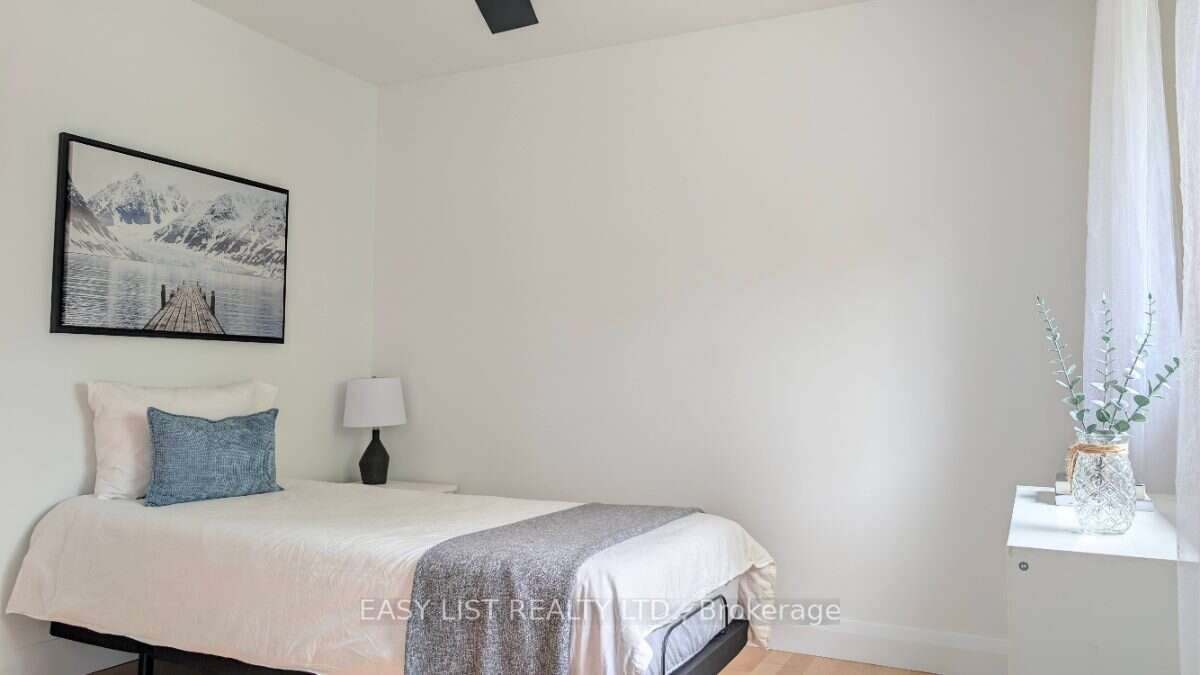 1895 Savoy Place Property Photo 29