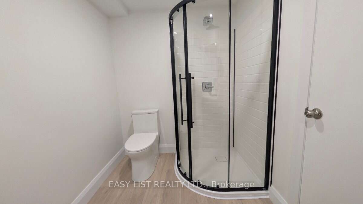 1895 Savoy Place Property Photo 34