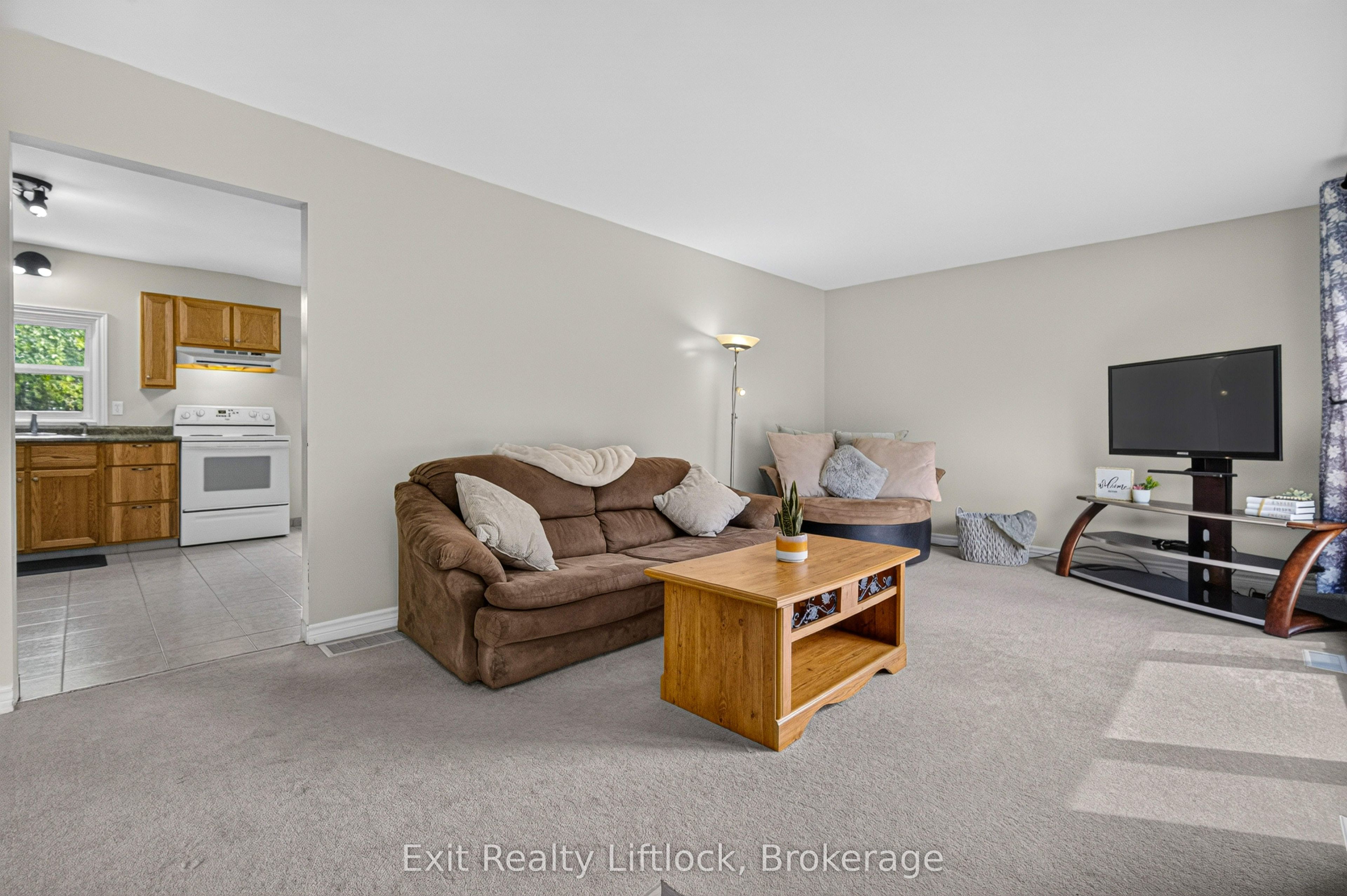 24 King Street W Property Photo 6