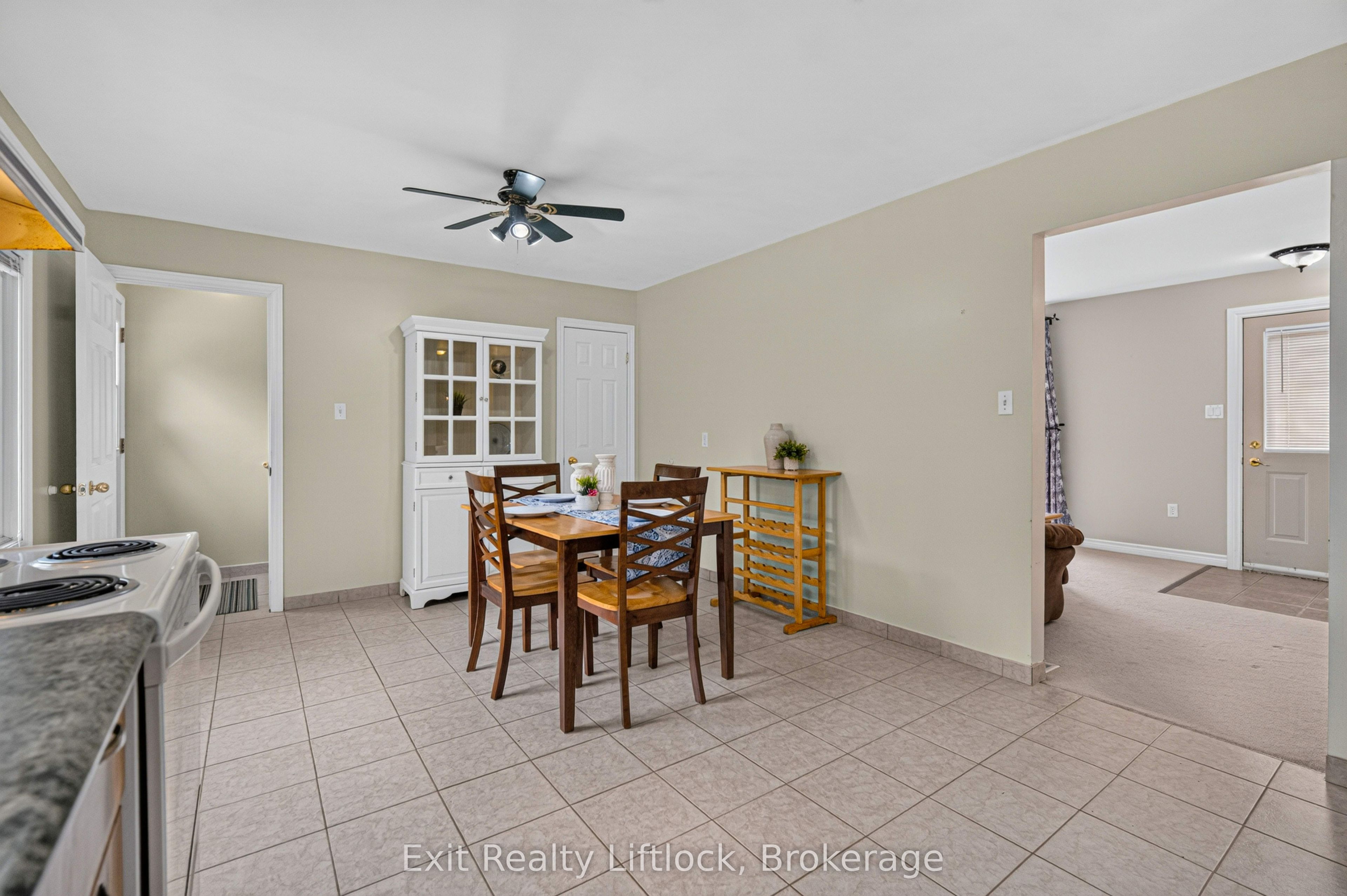 24 King Street W Property Photo 10