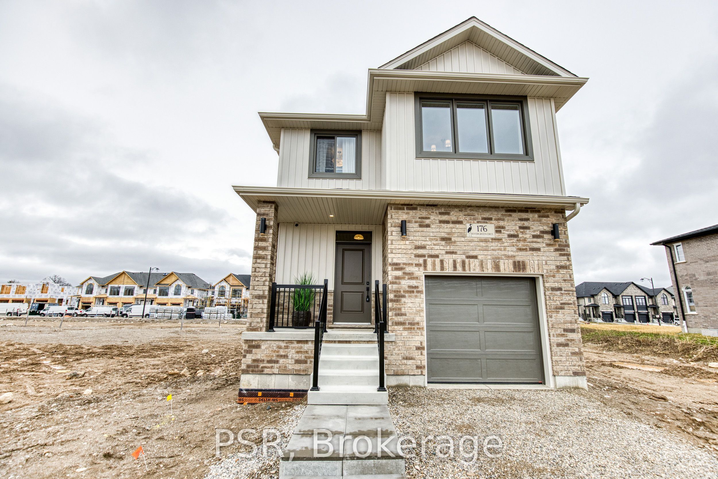 196 Rivergreen Crescent Property Photo 1