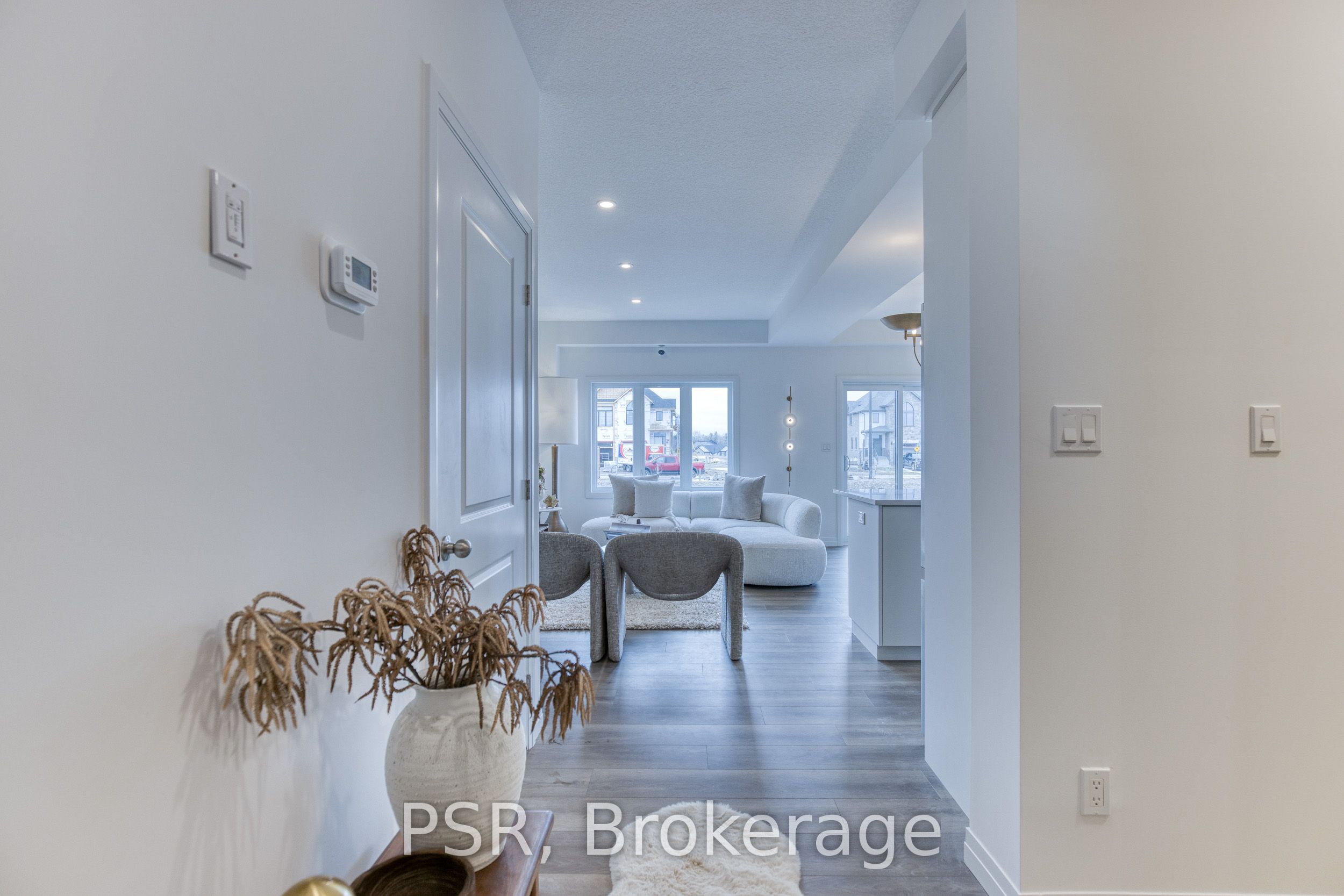 196 Rivergreen Crescent Property Photo 2
