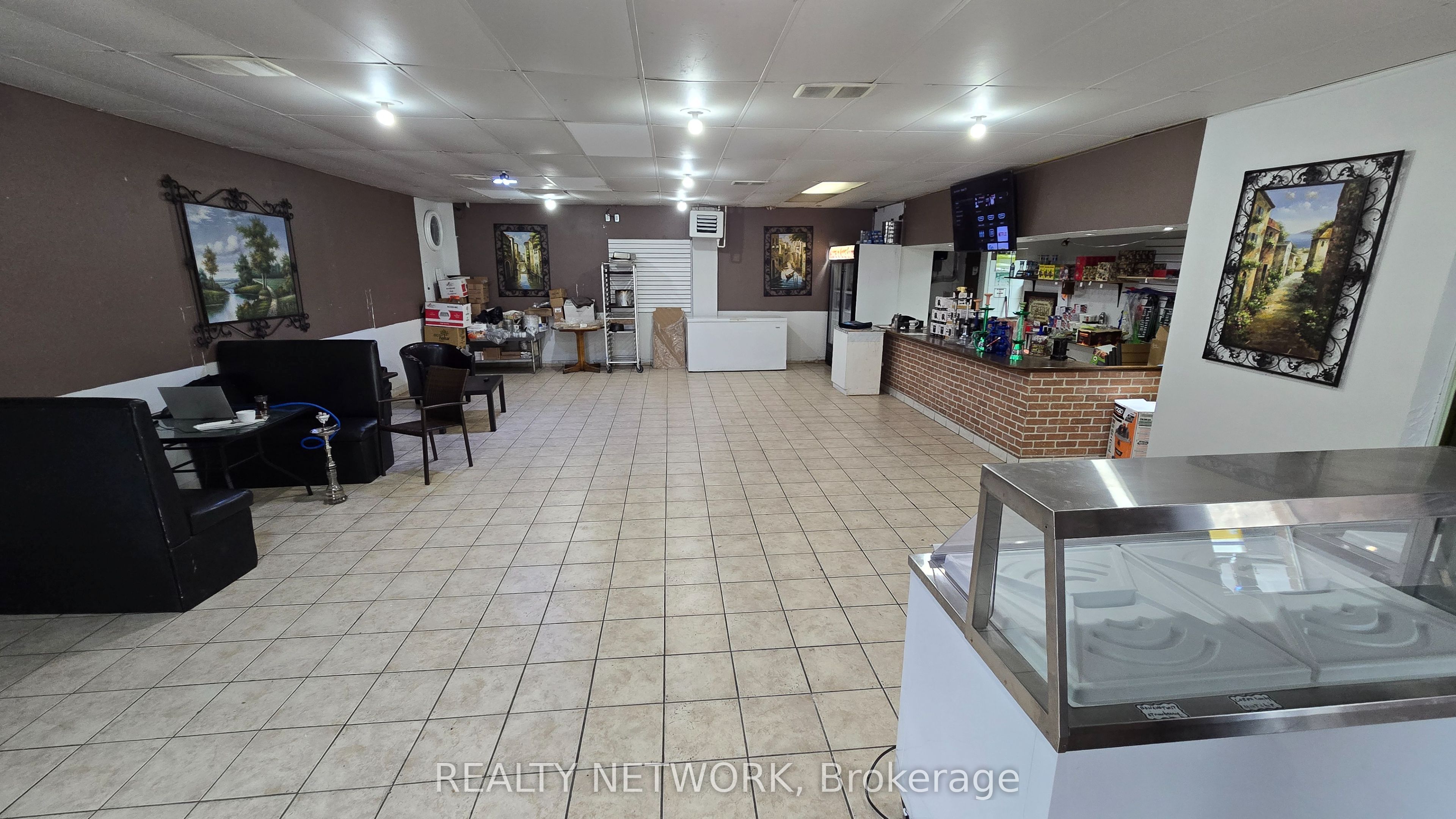 610 Upper James Street Property Photo 6