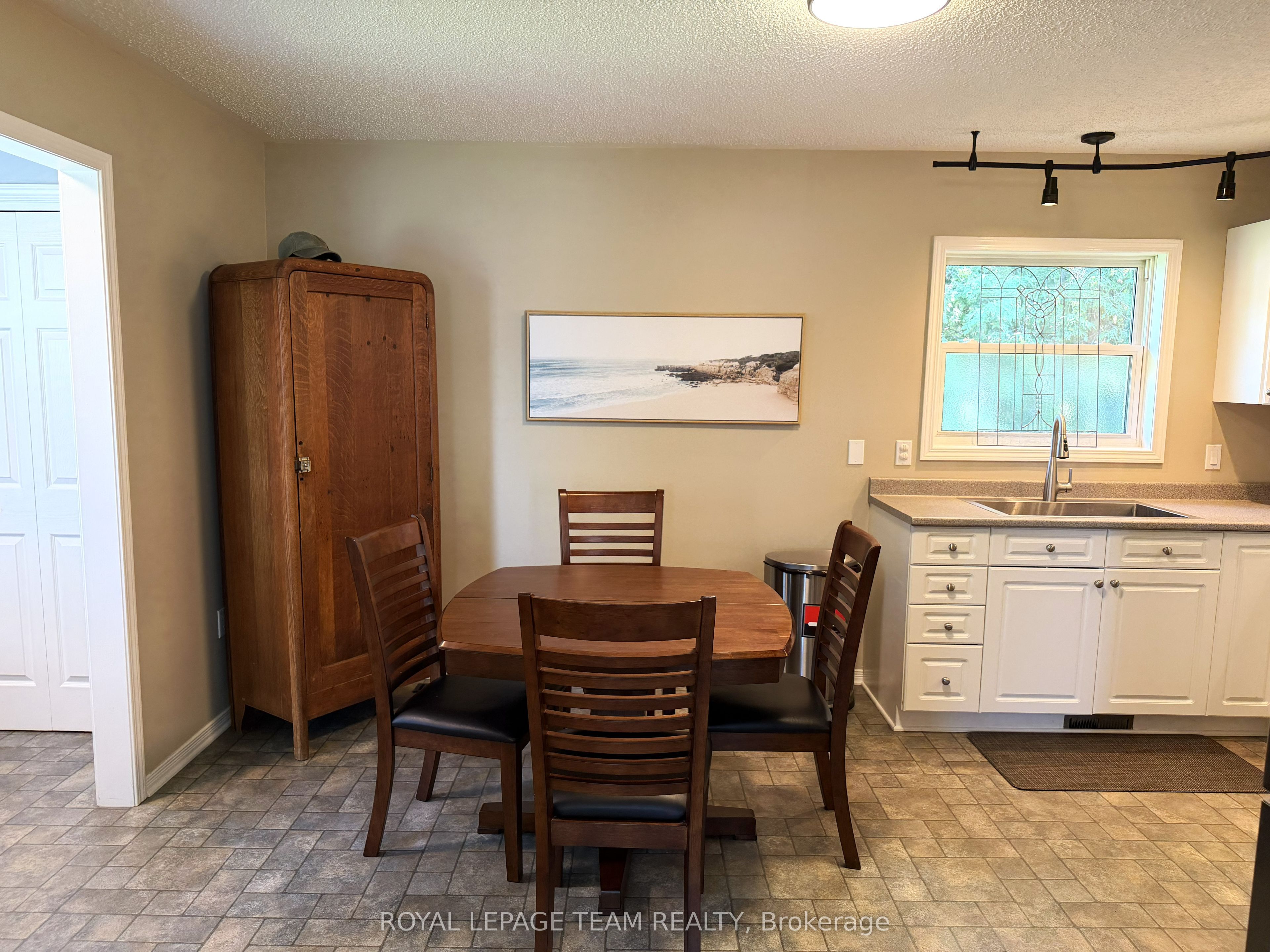 1028 Teena Colleen Private Property Photo 7