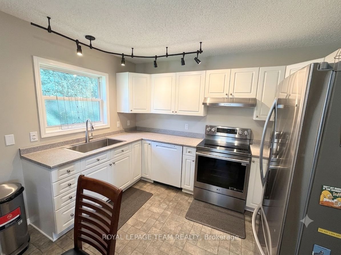 1028 Teena Colleen Private Property Photo 8