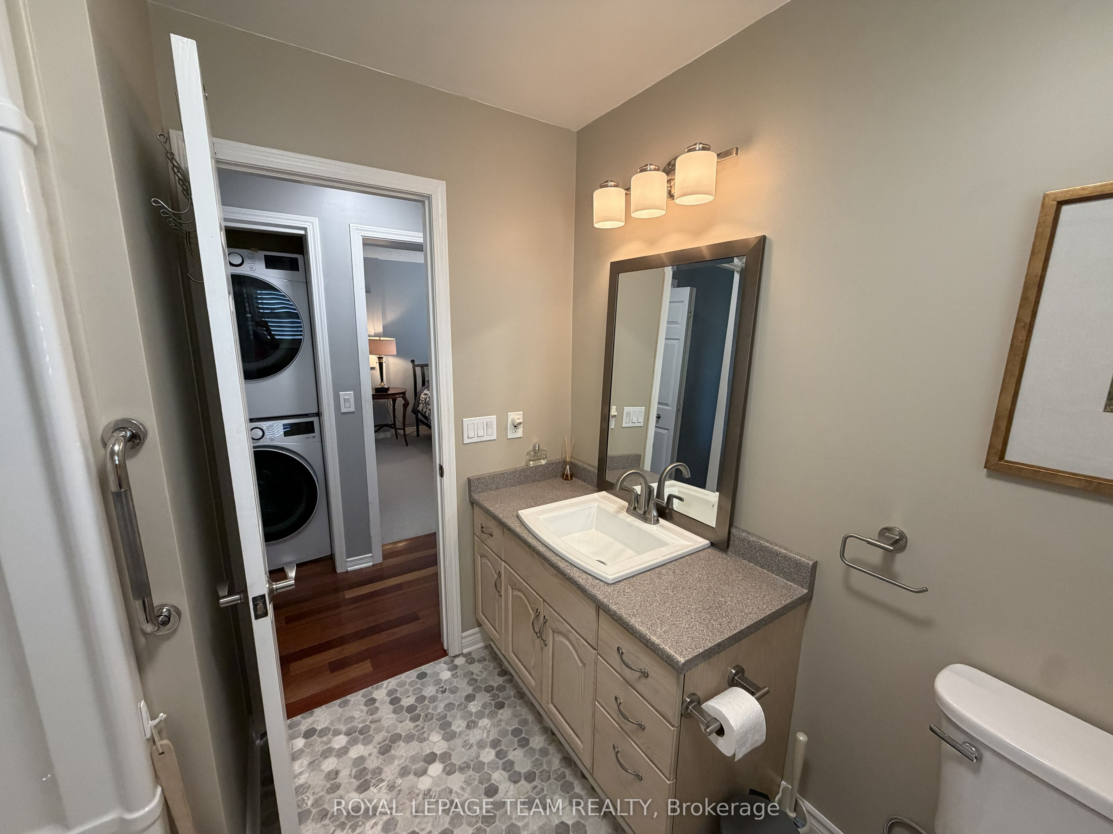 1028 Teena Colleen Private Property Photo 17