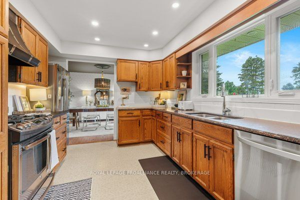 1102 Burnside Drive Property Photo 12