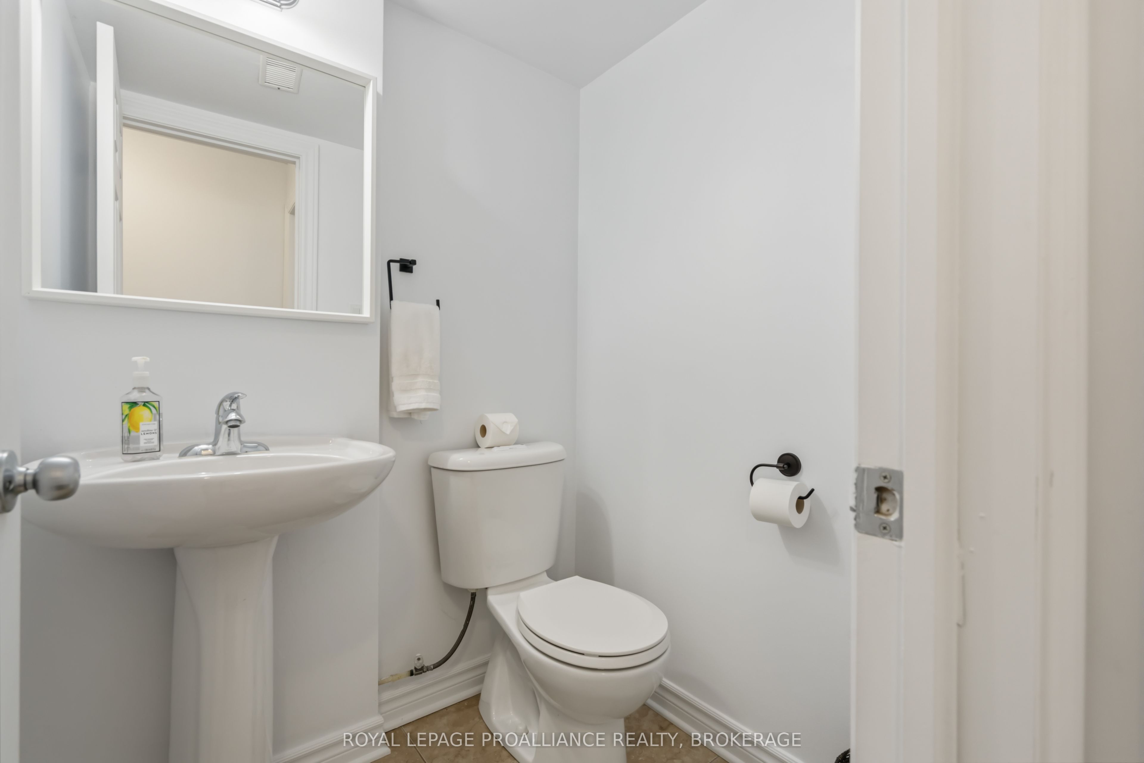 510 Stonefield Private 2 Property Photo 23