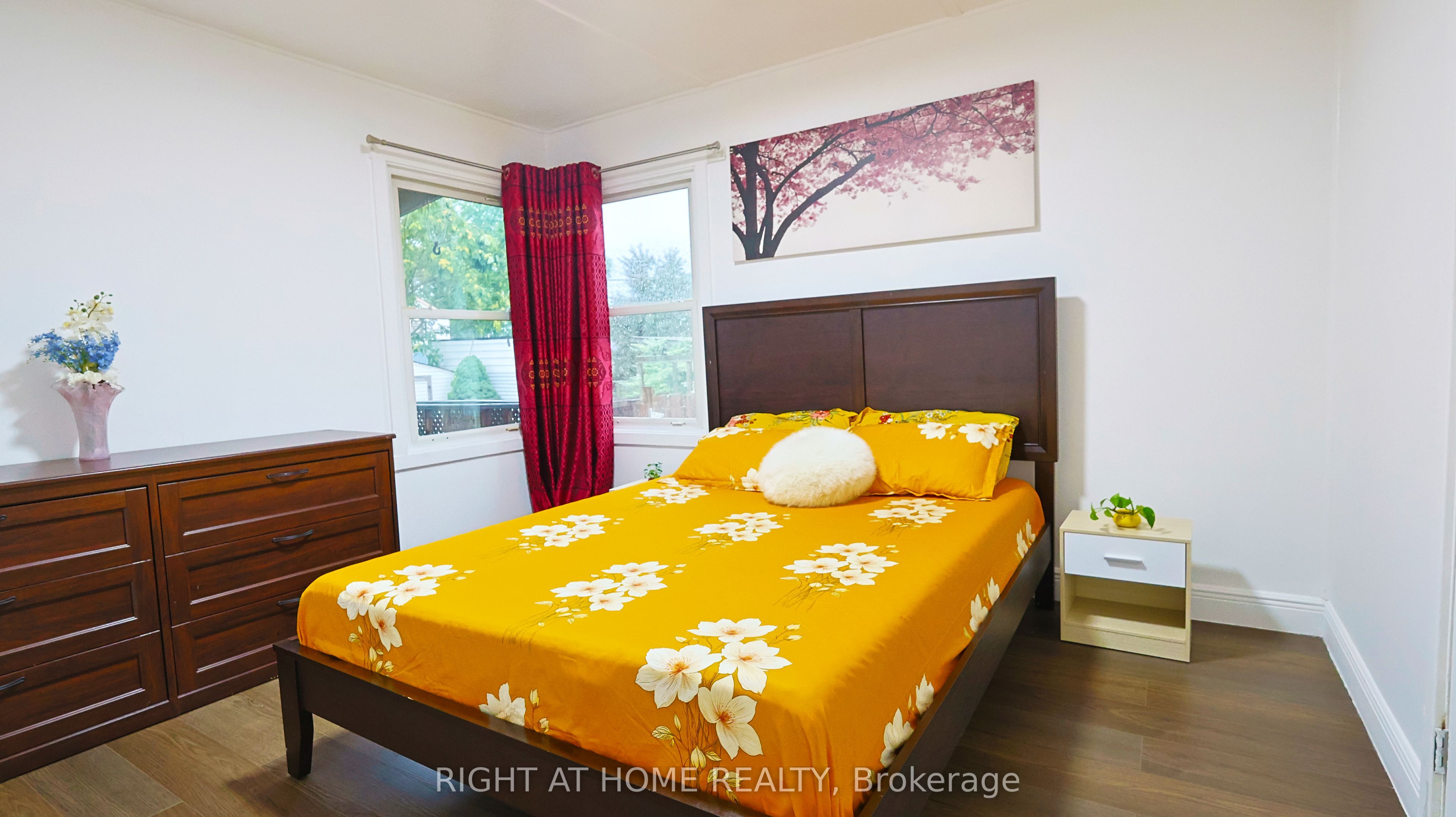 82 Normanhurst Avenue Property Photo 14