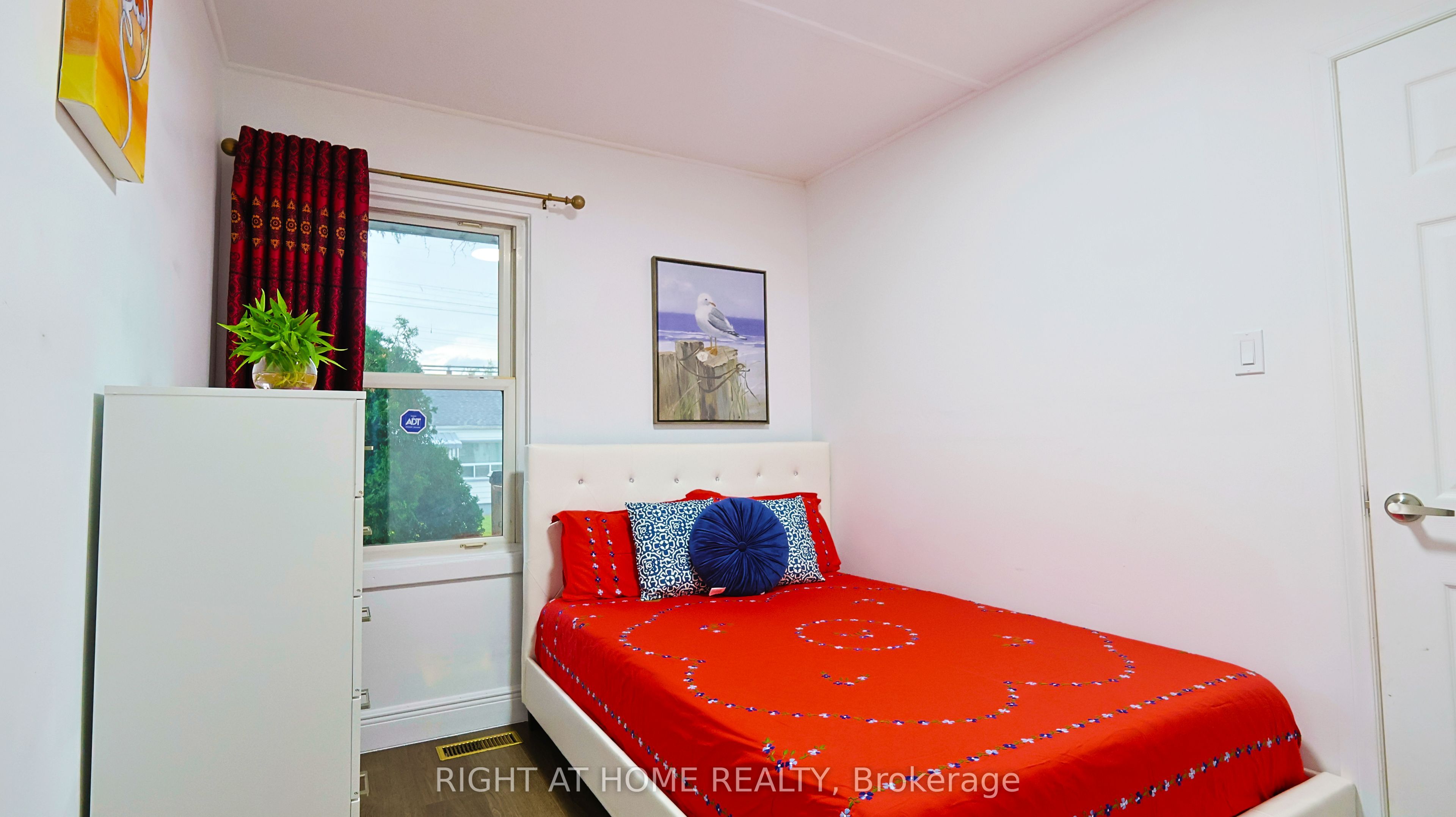 82 Normanhurst Avenue Property Photo 18