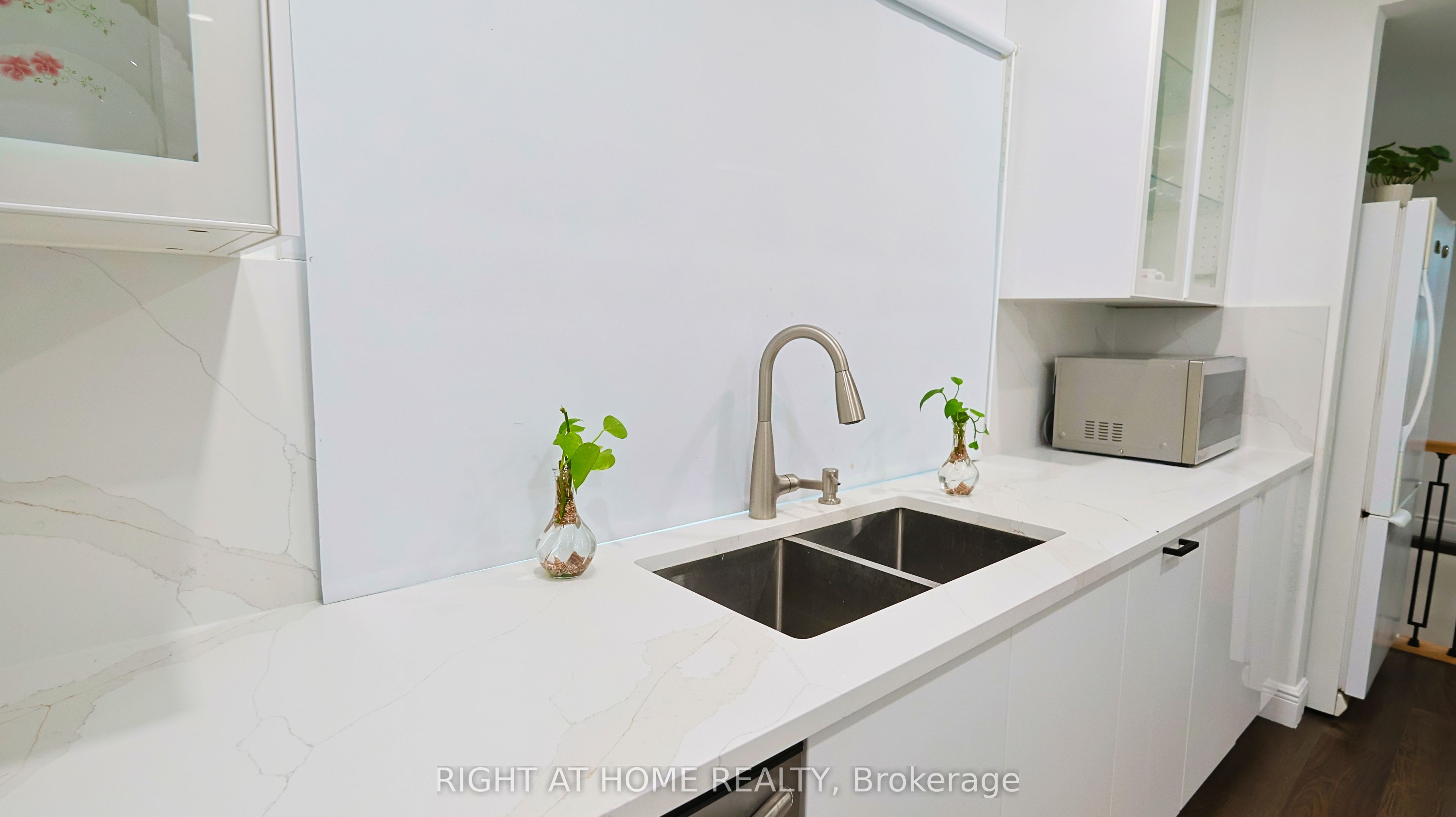 82 Normanhurst Avenue Property Photo 22