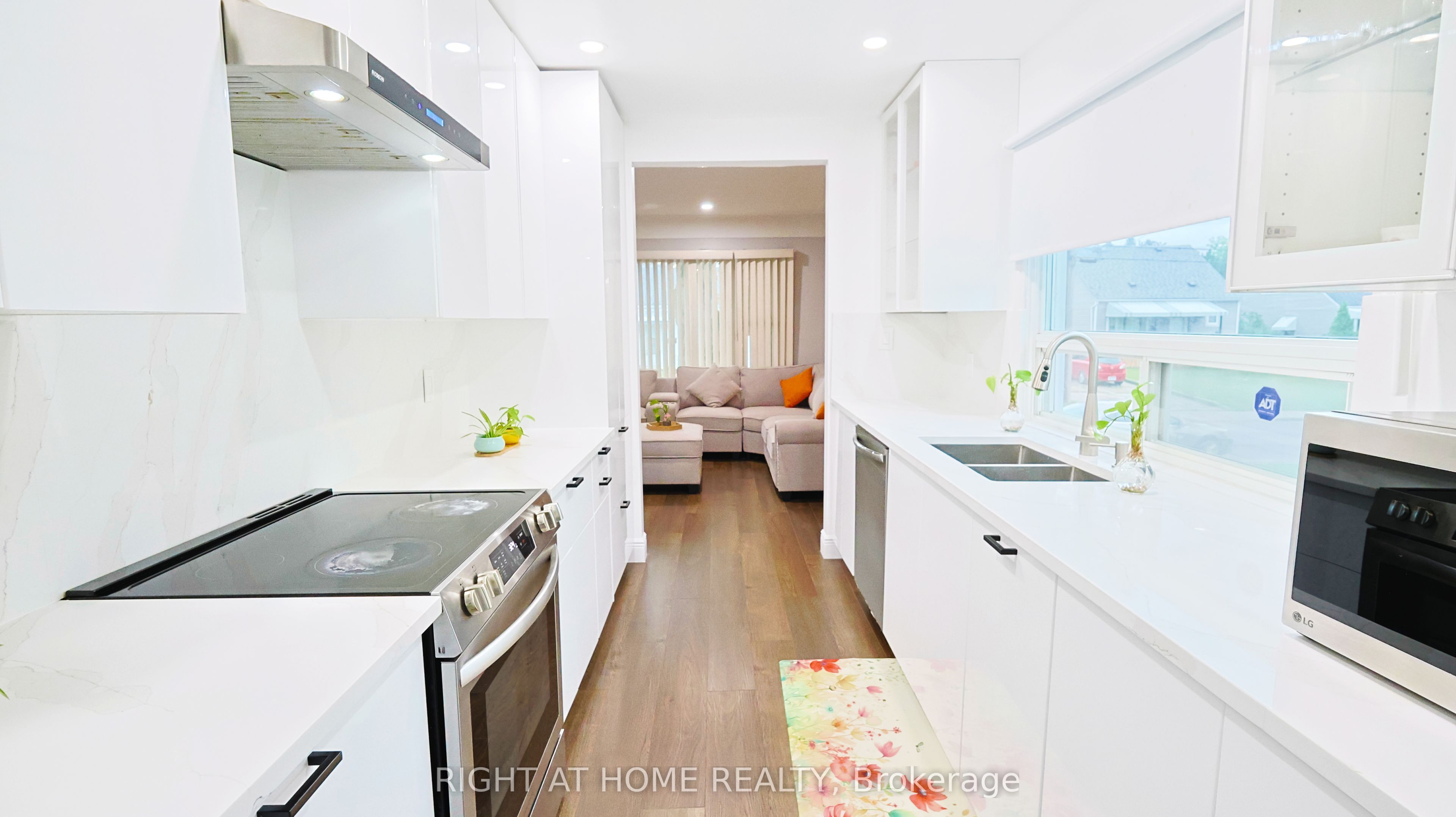 82 Normanhurst Avenue Property Photo 27