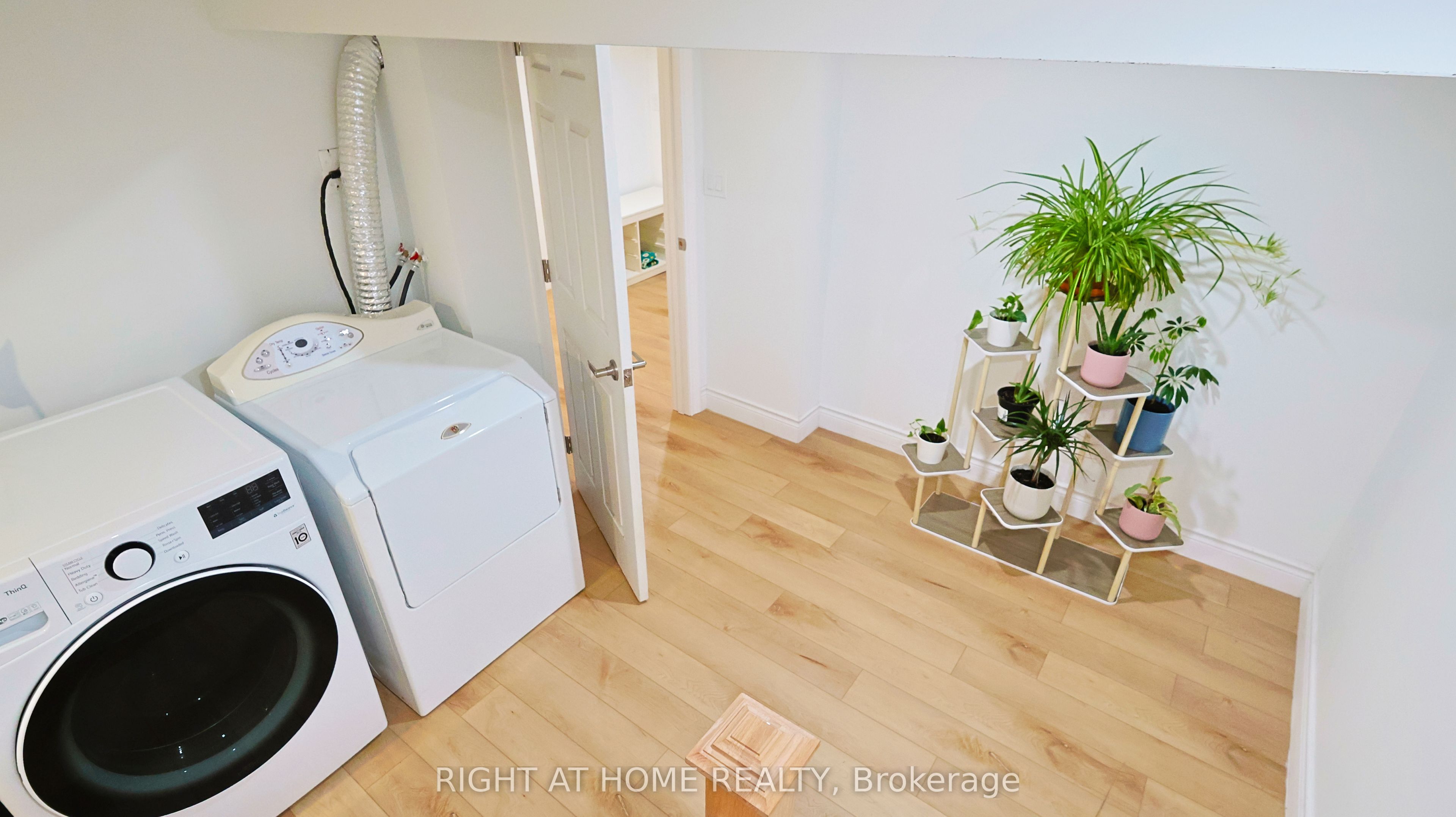 82 Normanhurst Avenue Property Photo 32