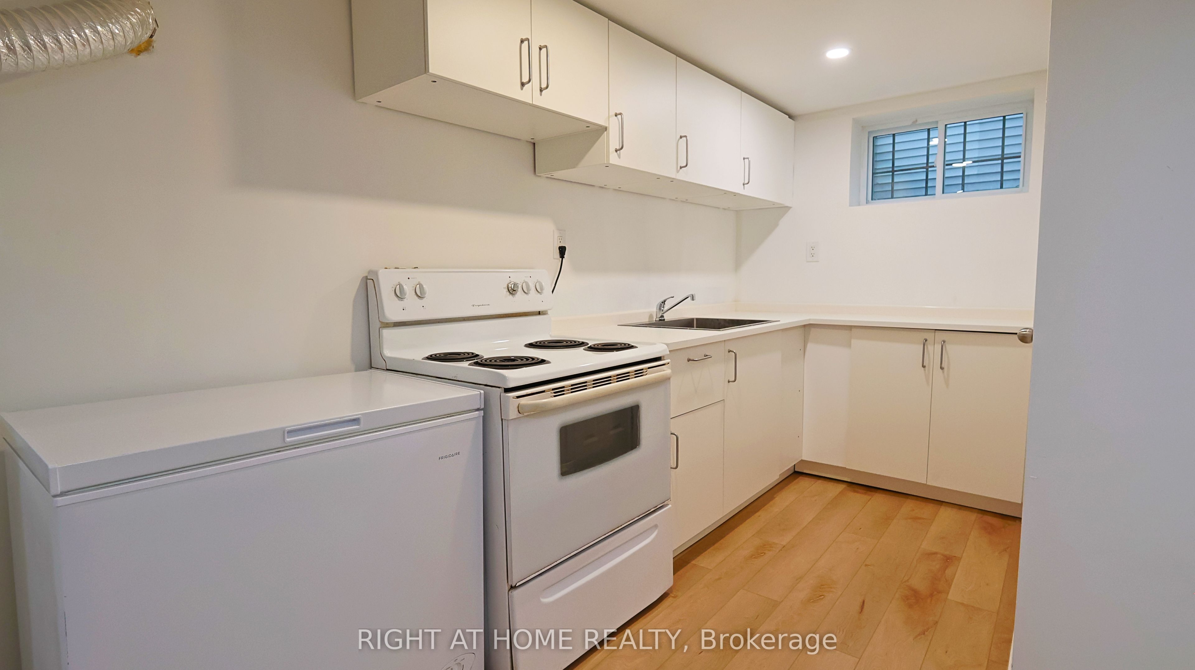 82 Normanhurst Avenue Property Photo 34