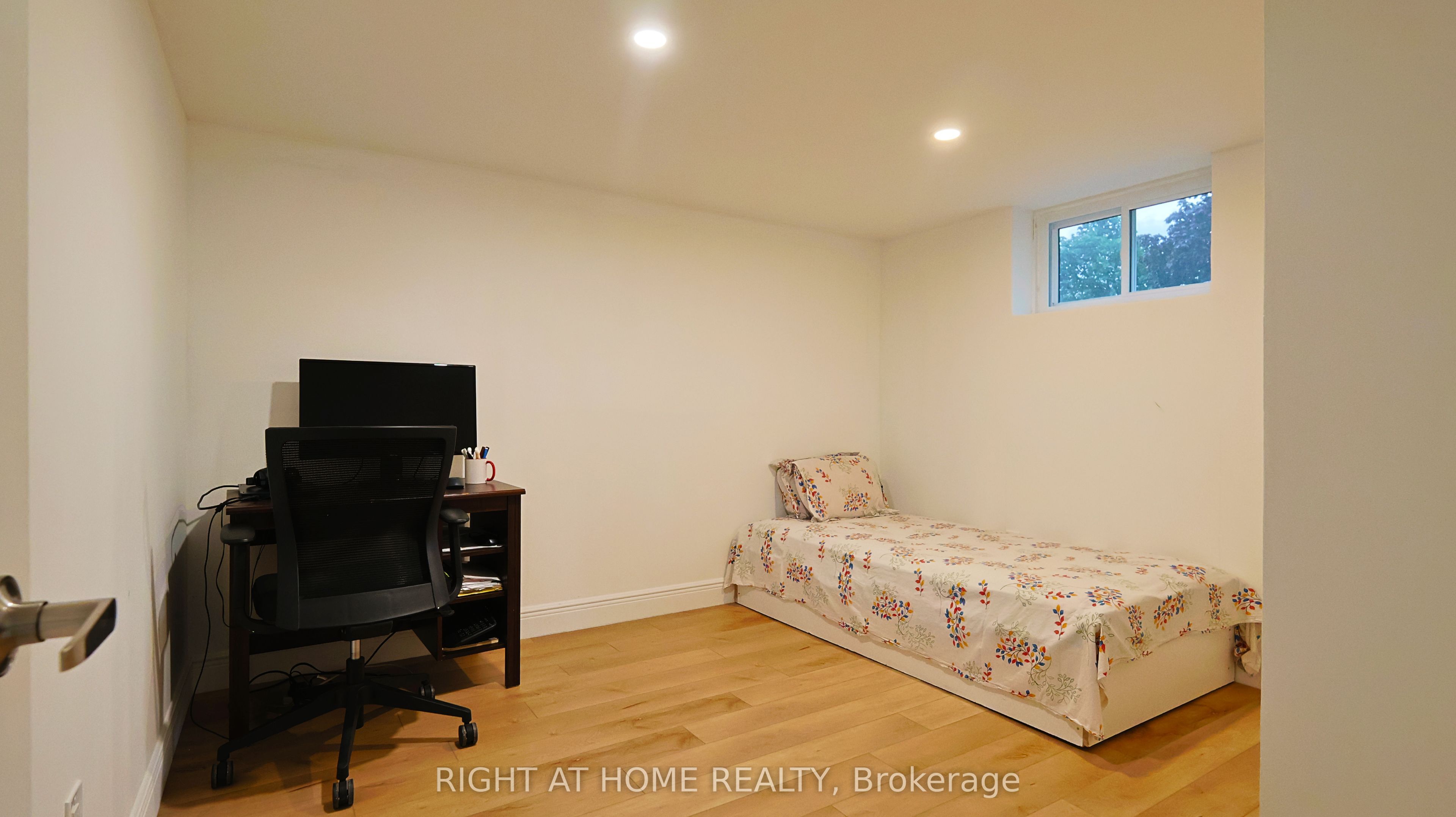 82 Normanhurst Avenue Property Photo 38