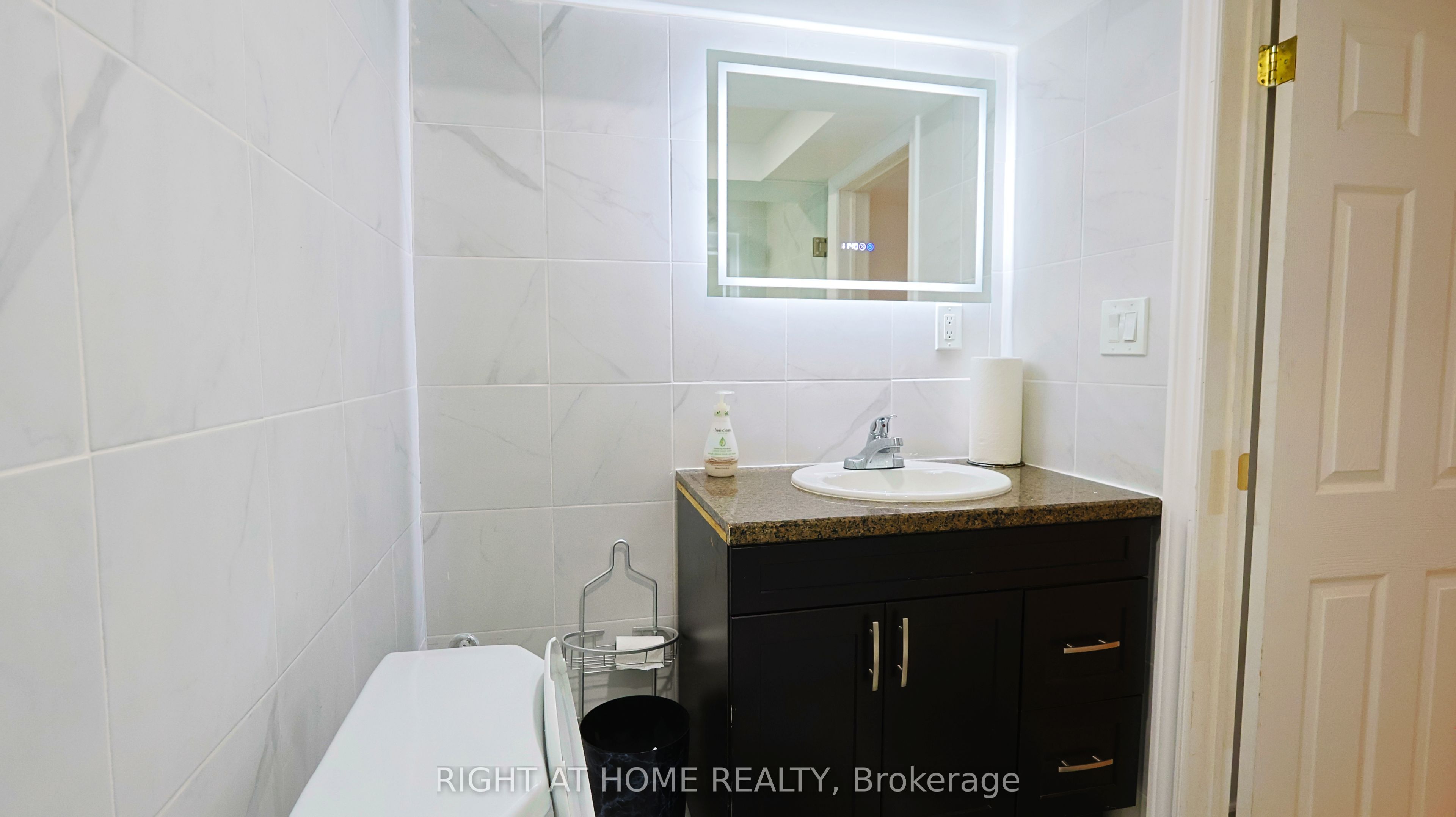 82 Normanhurst Avenue Property Photo 43